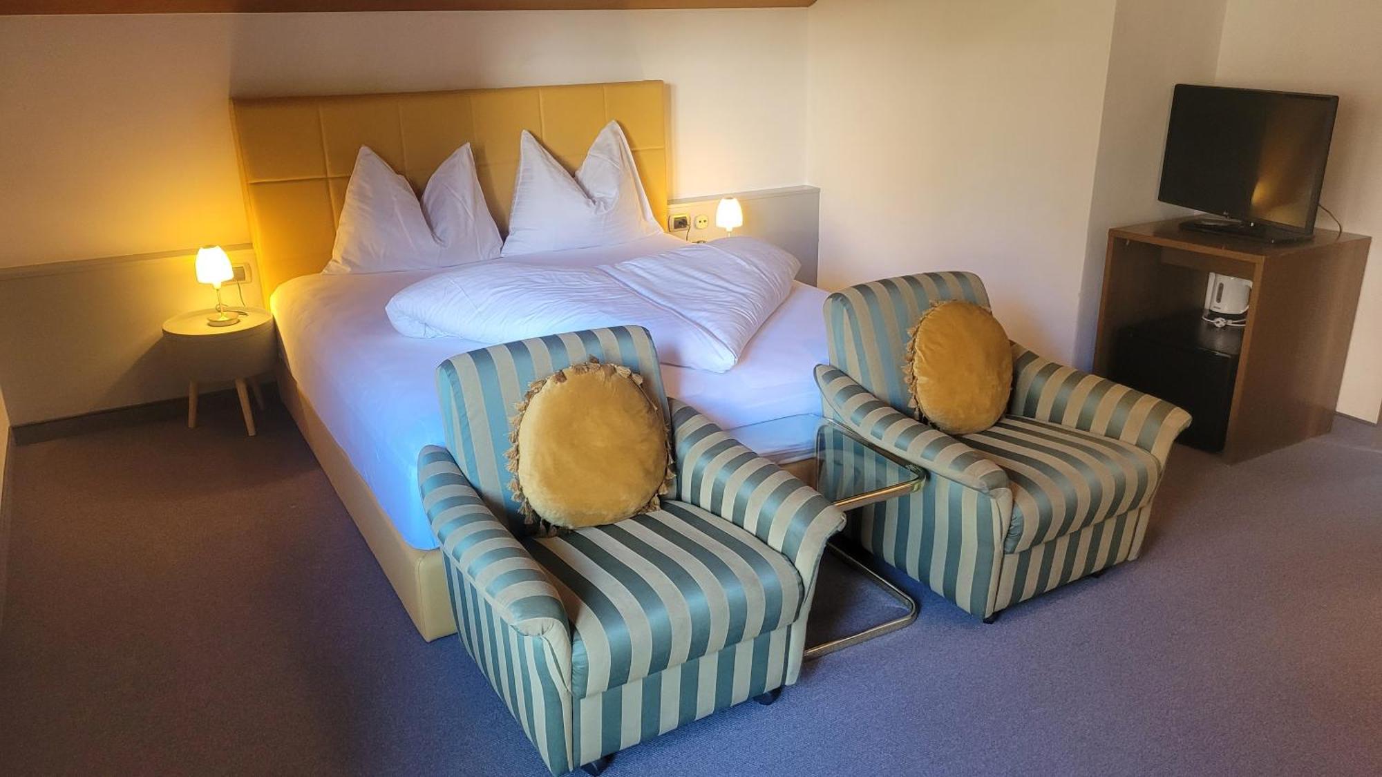Hotel Schoenbrunn Merano Ruang foto