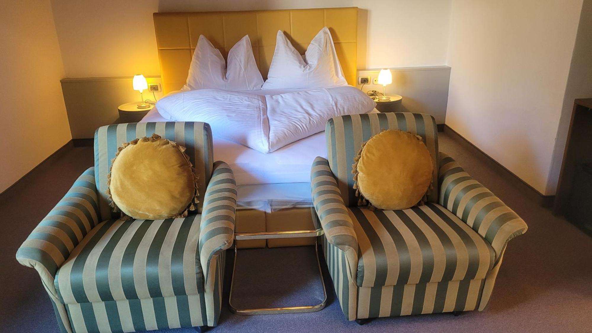Hotel Schoenbrunn Merano Bagian luar foto